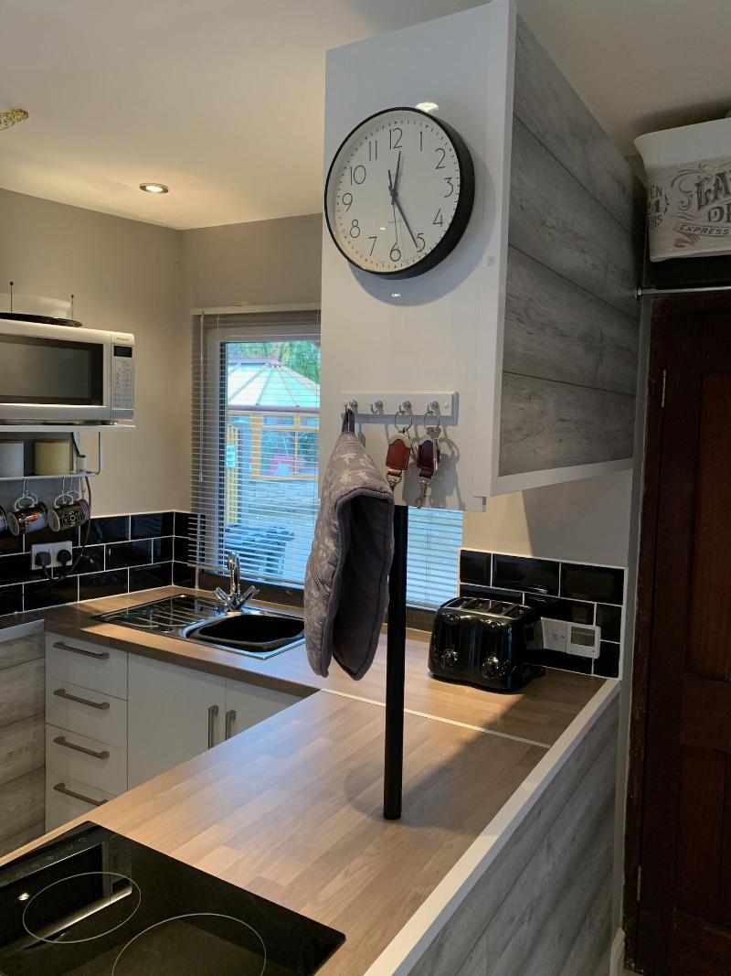 Bedrocklodge Buisness Centre Holidaylets image