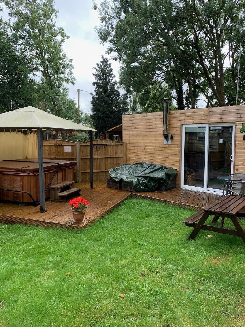 Bedrocklodge Buisness Centre Holidaylets image