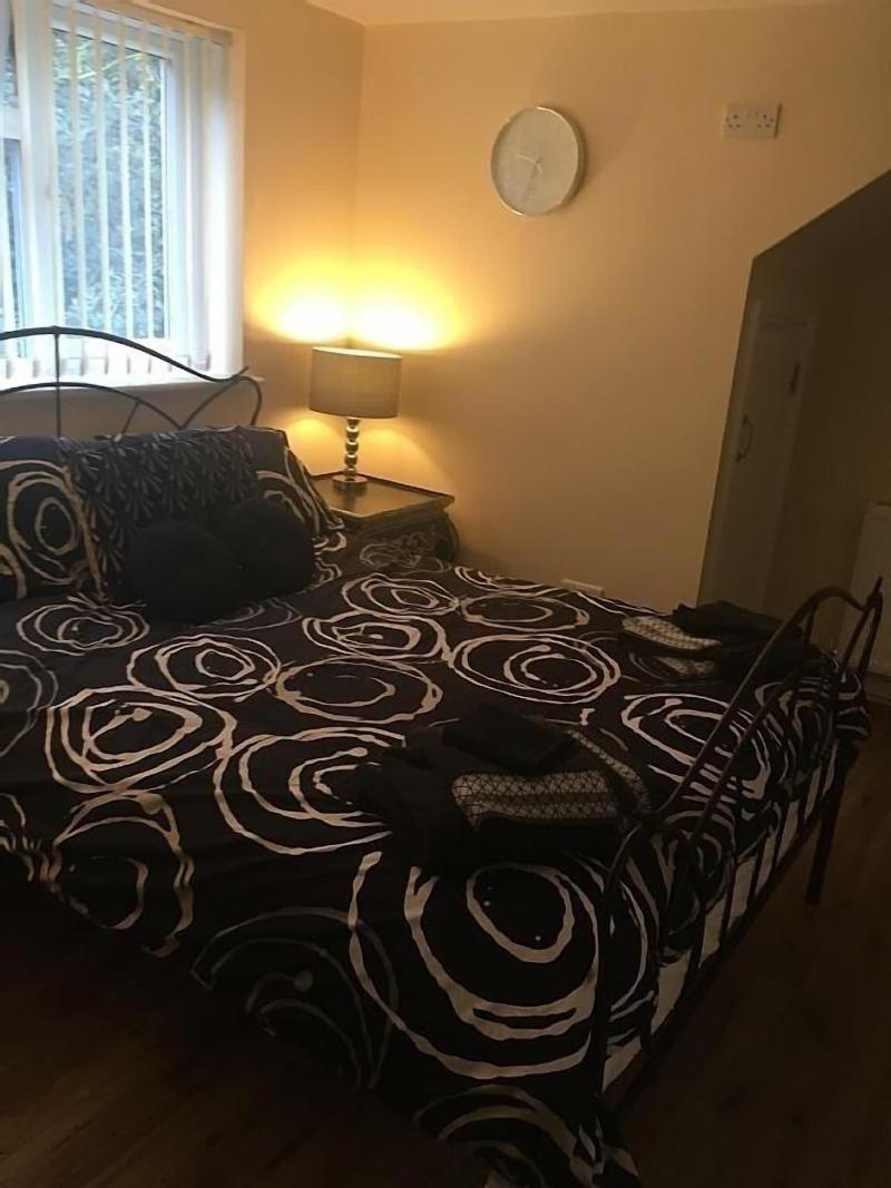 Bedrocklodge Buisness Centre Holidaylets image