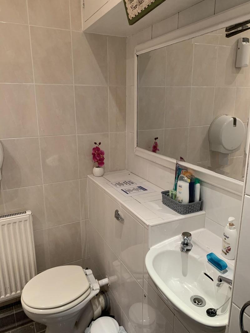 Bedrocklodge Buisness Centre Holidaylets image