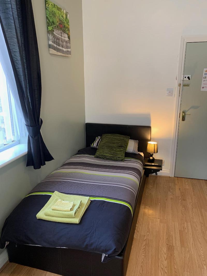 Bedrocklodge Buisness Centre Holidaylets image