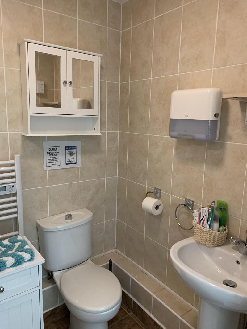 Bedrocklodge Buisness Centre Holidaylets image
