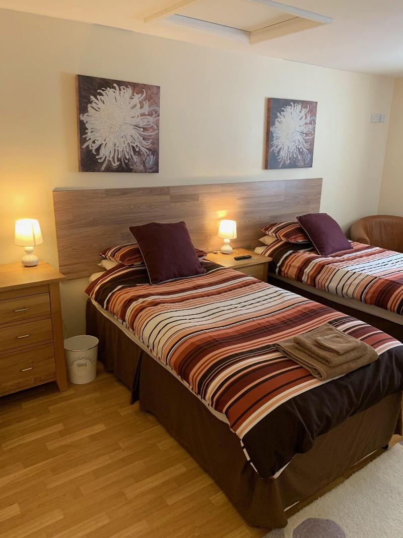 Bedrocklodge Buisness Centre Holidaylets image