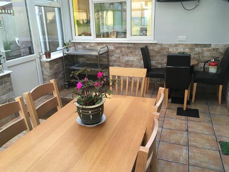 Bedrocklodge Buisness Centre Holidaylets image