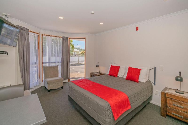 Bayside Holiday Units image