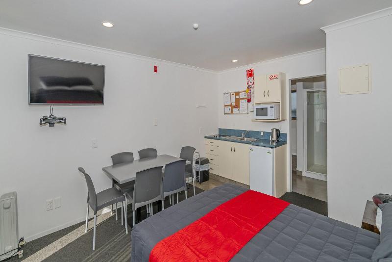 Bayside Holiday Units image