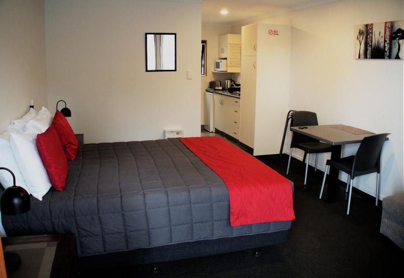 Bayside Holiday Units image
