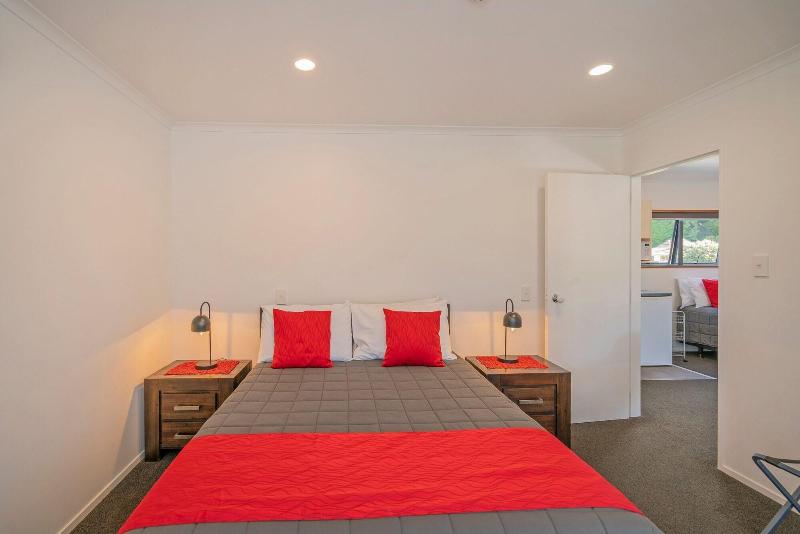 Bayside Holiday Units image