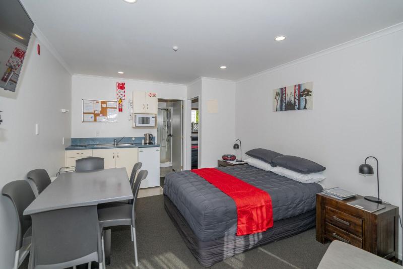 Bayside Holiday Units image