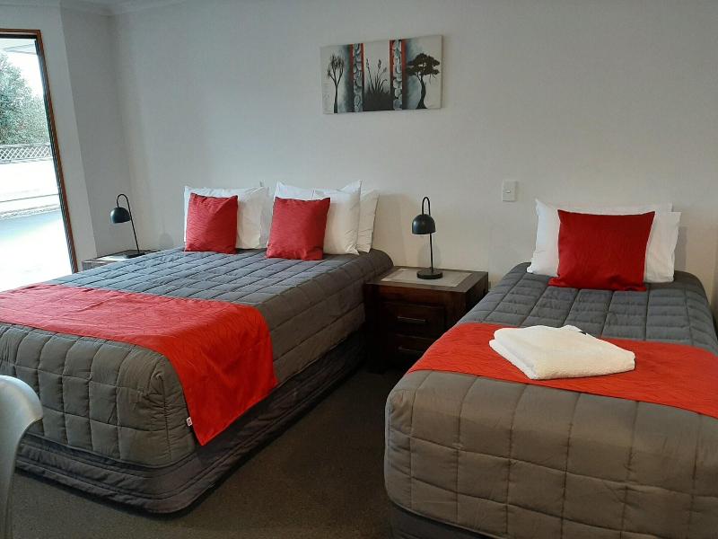 Bayside Holiday Units image
