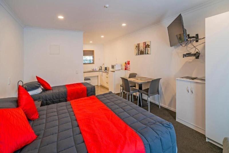 Bayside Holiday Units image