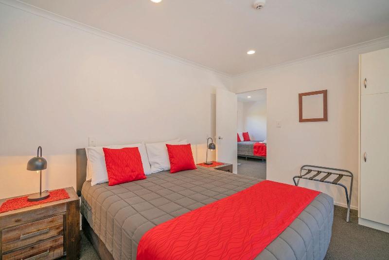 Bayside Holiday Units image