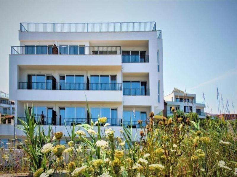 Ji Hotel image