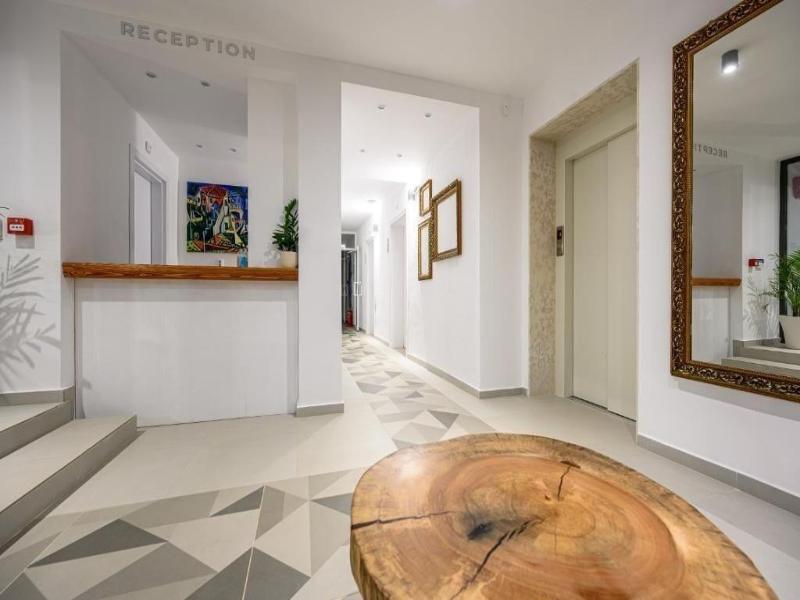 Ji Hotel image