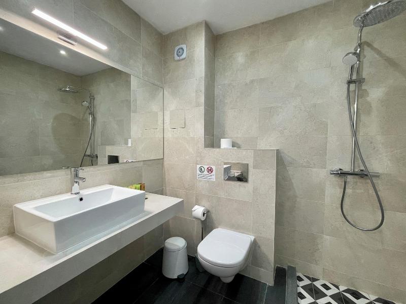 Ji Hotel image