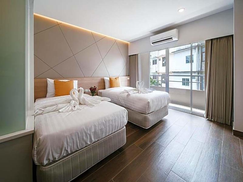 Season Place Hotel image