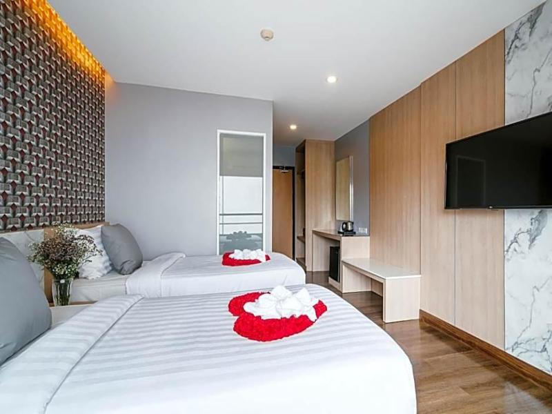 Season Place Hotel image