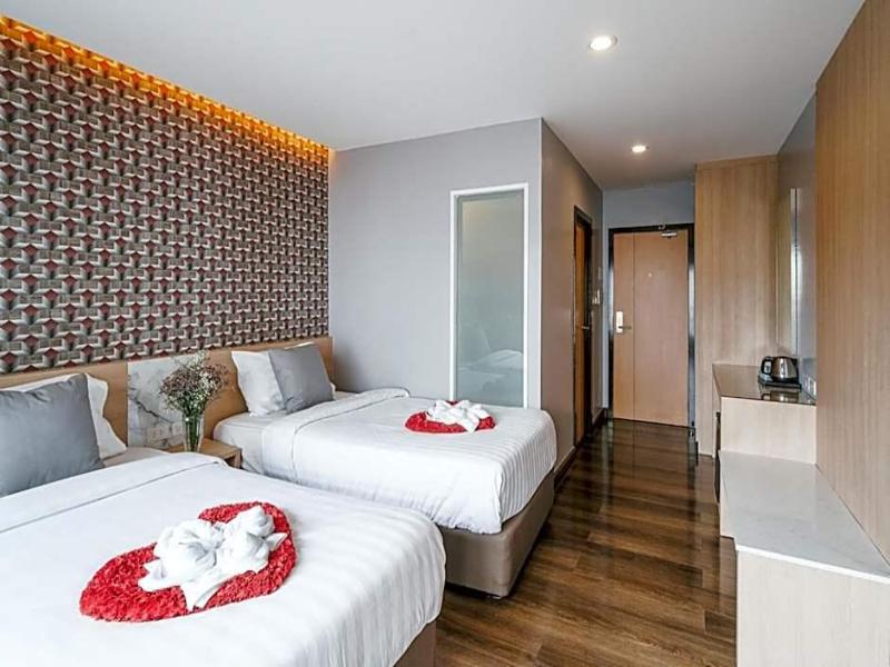 Season Place Hotel image