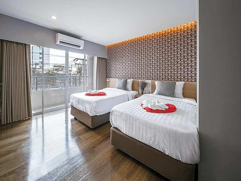 Season Place Hotel image