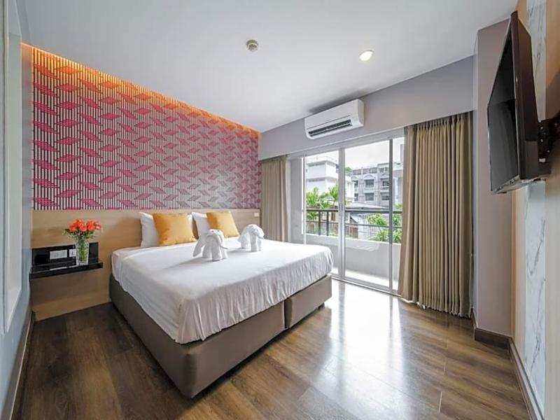 Season Place Hotel image