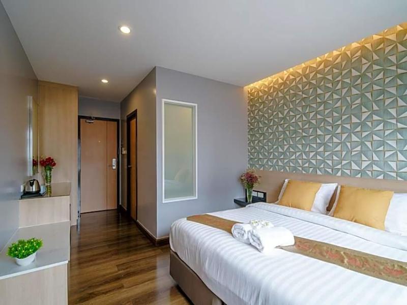 Season Place Hotel image