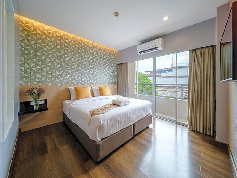 Season Place Hotel image