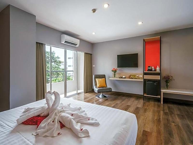 Season Place Hotel image