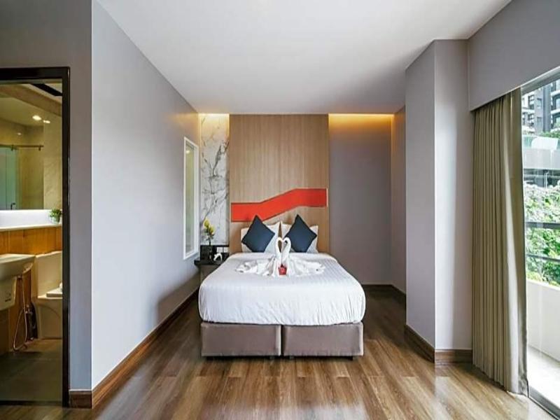Season Place Hotel image