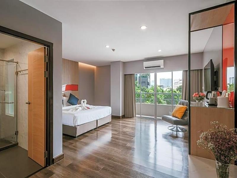 Season Place Hotel image