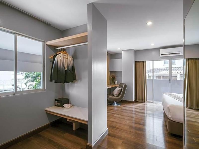 Season Place Hotel image
