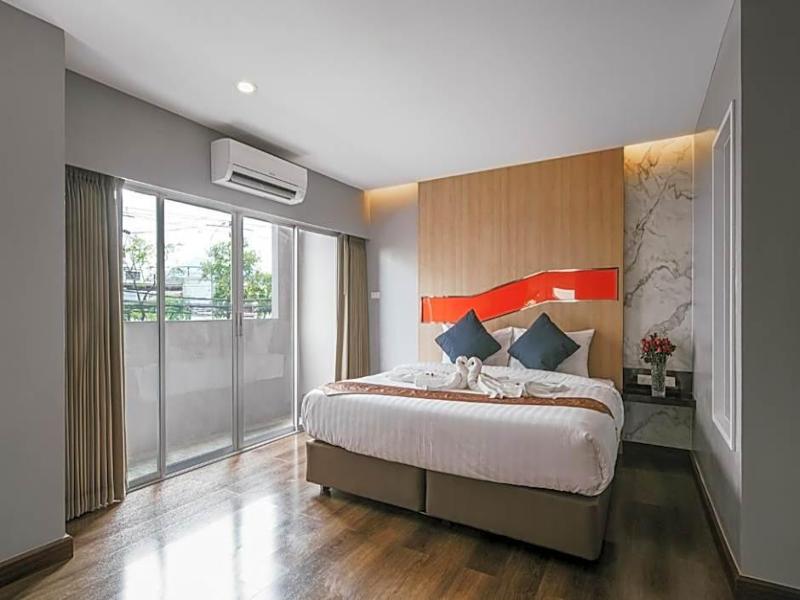 Season Place Hotel image