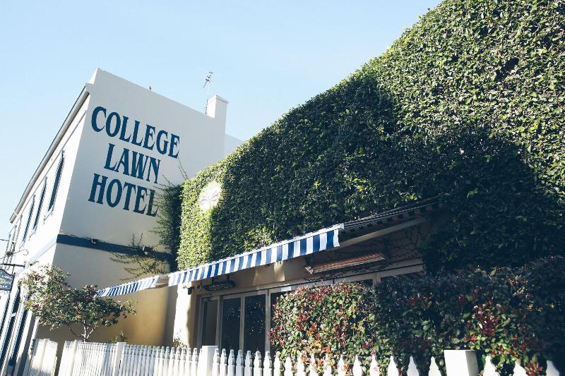 College Lawn Hotel Hostel image