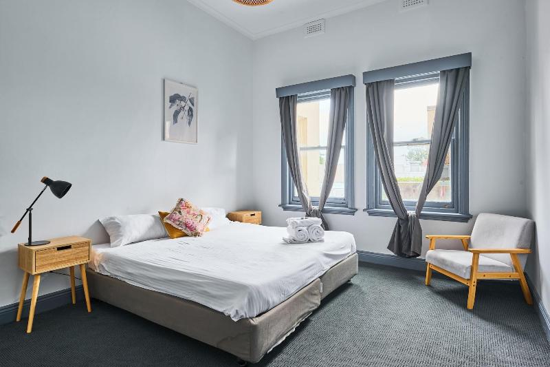 College Lawn Hotel Hostel image