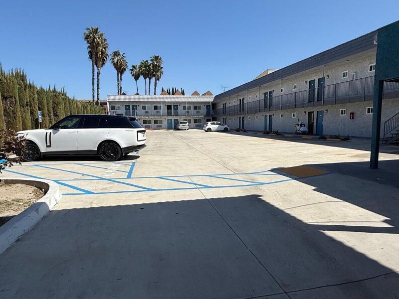 Travel Inn Motel image