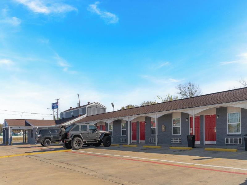 Golden Inn Dallas by Hotel O image
