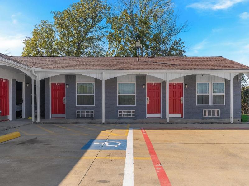 Golden Inn Dallas by Hotel O image