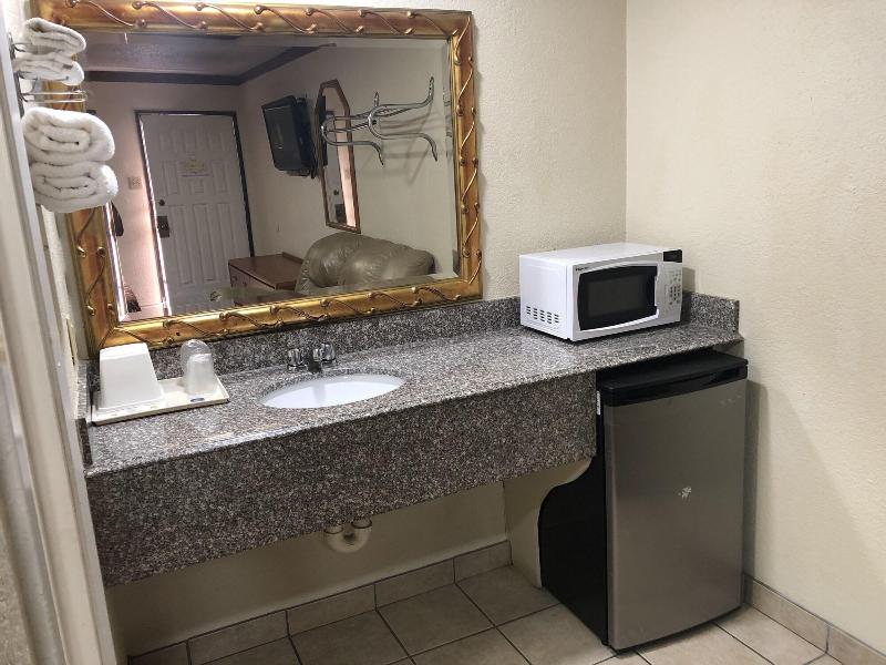 Golden Inn Dallas by Hotel O image