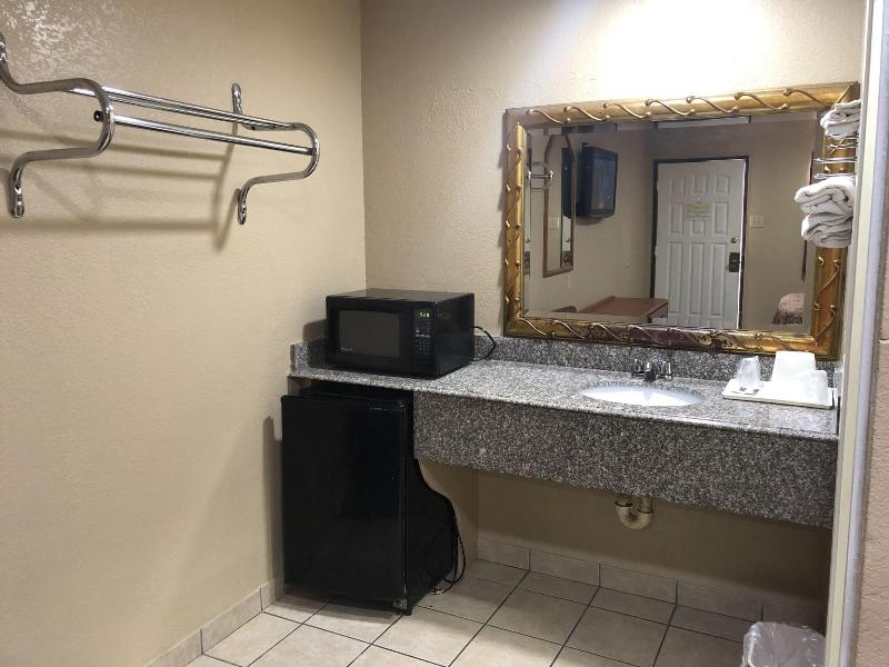 Golden Inn Dallas by Hotel O image