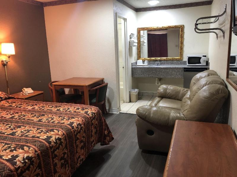 Golden Inn Dallas by Hotel O image