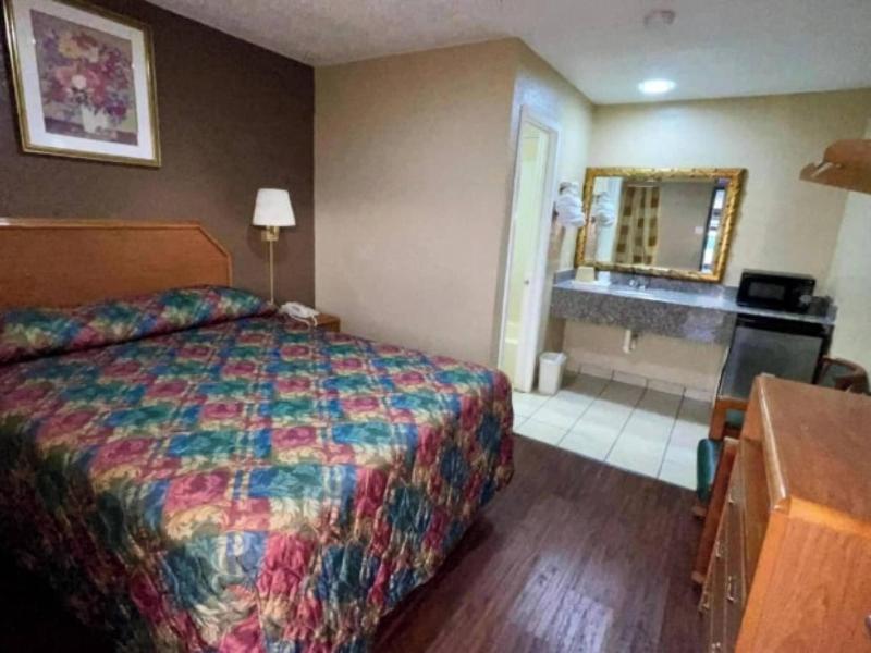 Golden Inn Dallas by Hotel O image