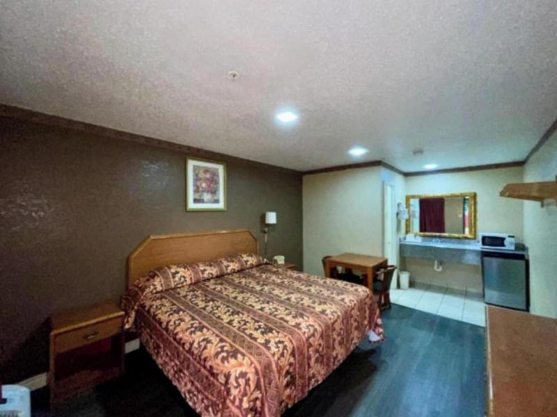 Golden Inn Dallas by Hotel O image