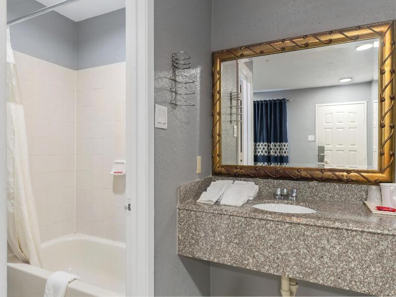 Golden Inn Dallas by Hotel O image