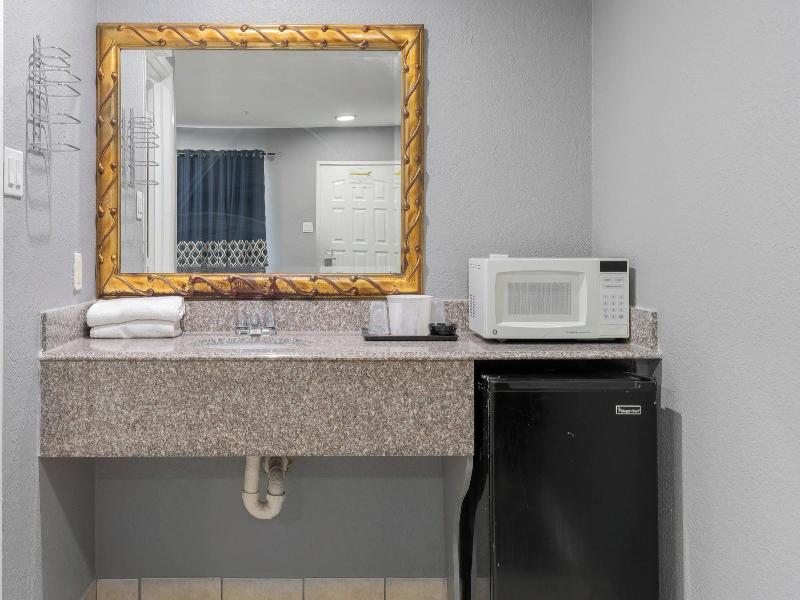 Golden Inn Dallas by Hotel O image