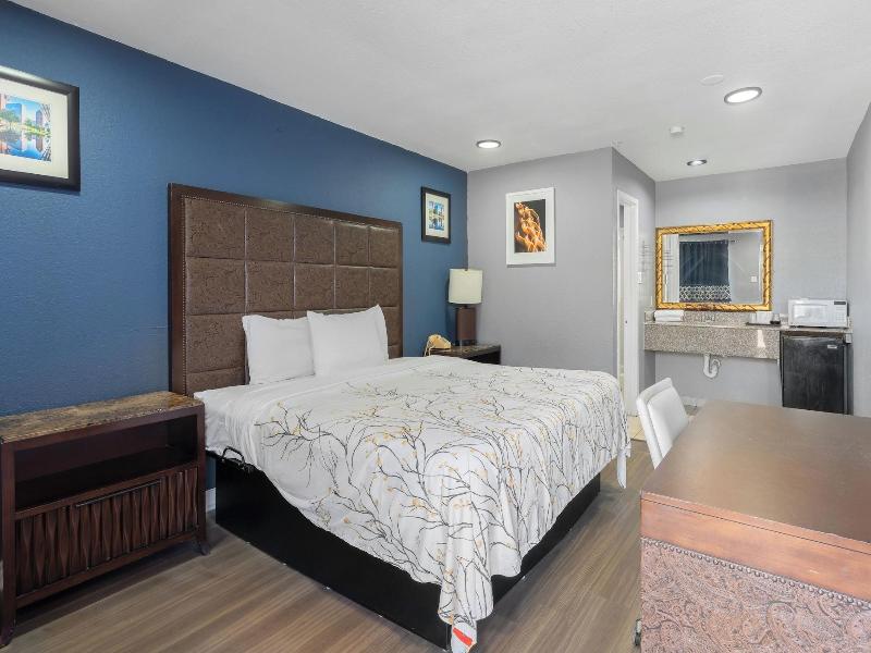 Golden Inn Dallas by Hotel O image