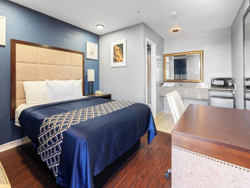 Golden Inn Dallas by Hotel O image
