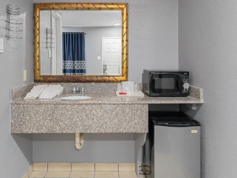 Golden Inn Dallas by Hotel O image