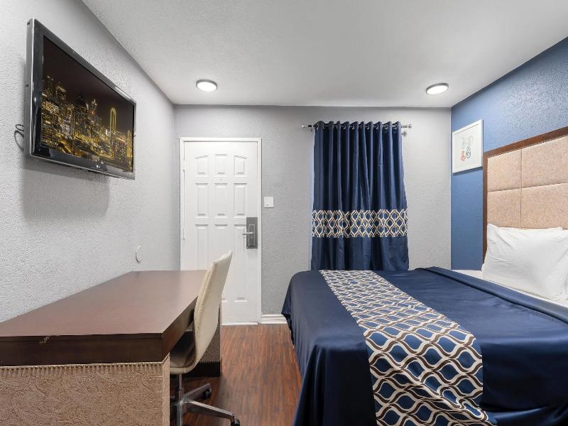 Golden Inn Dallas by Hotel O image