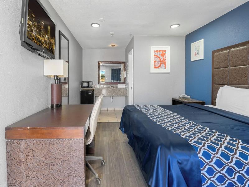 Golden Inn Dallas by Hotel O image