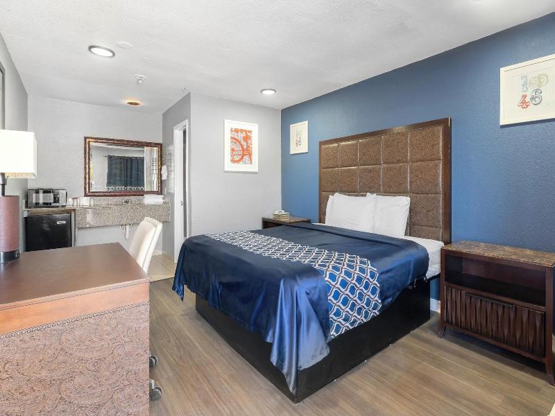 Golden Inn Dallas by Hotel O image