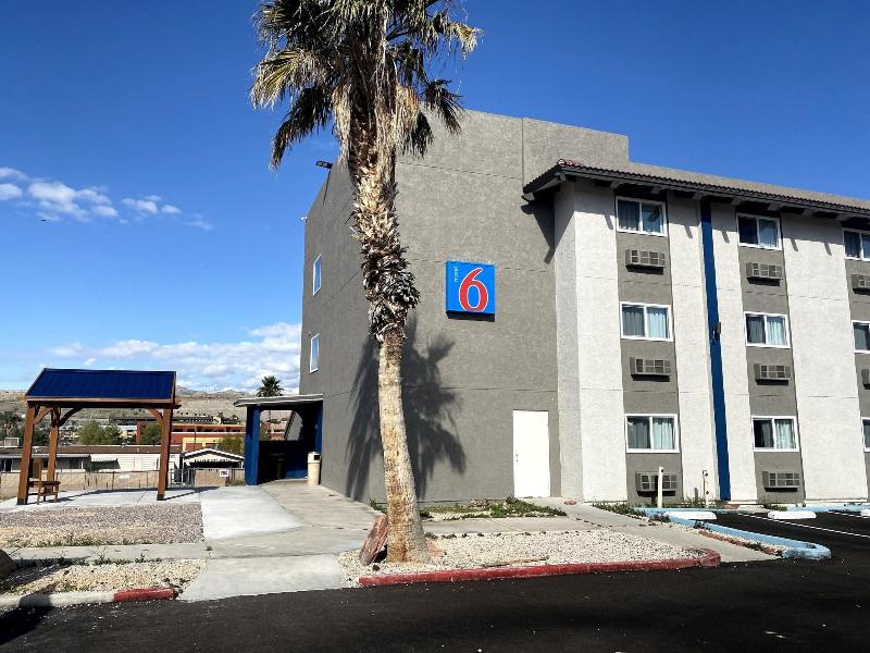 Motel 6 Bullhead City Az — exterior view